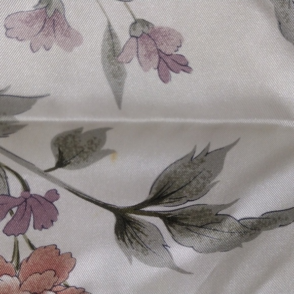 Pierre Cardin 💯% Silk Floral Print Luxury Scarf – 30x30-In Women’s Accessories - Picture 9 of 13